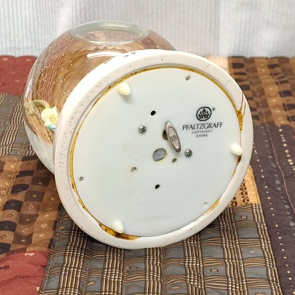 Pfaltzgraff Winterberry Santa Musical Snow Globe Play I'll Be Home For Christmas - Picture 10 of 12